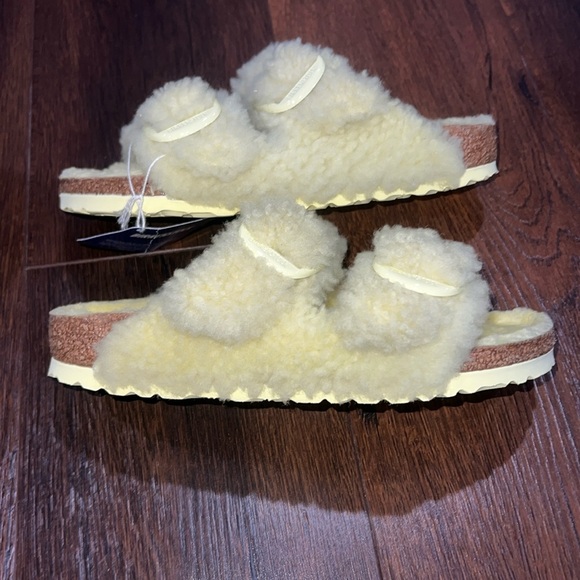 NWT Birkenstock Arizona Big Buckle Teddy Rivet Shearling Yellow - Picture 4 of 5